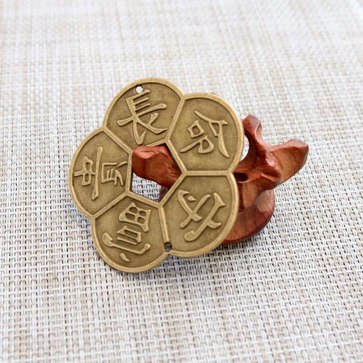 Đồng tiền hoa mai phong thủy