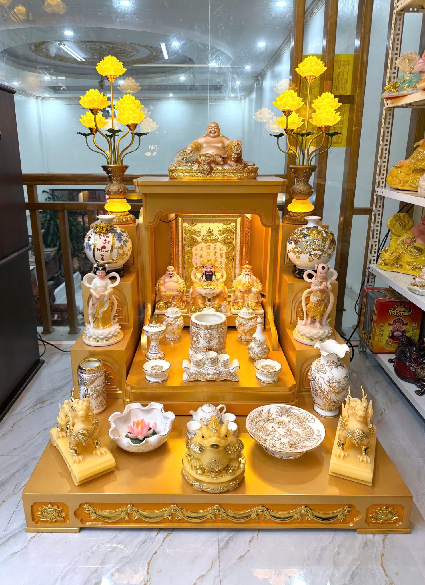 Bàn Thờ Hiện Đại Mệnh Kim Gỗ Sồi Dát Vàng Cao Cấp Bàn Thờ Hiện Đại Mệnh Kim Gỗ Sồi Dát Vàng Cao Cấp