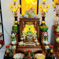 Bàn Thờ Thần Tài Gỗ Hương Đá Mệnh Mộc & Hỏa – Tone Xanh Lá, Chuẩn Phong Thủy