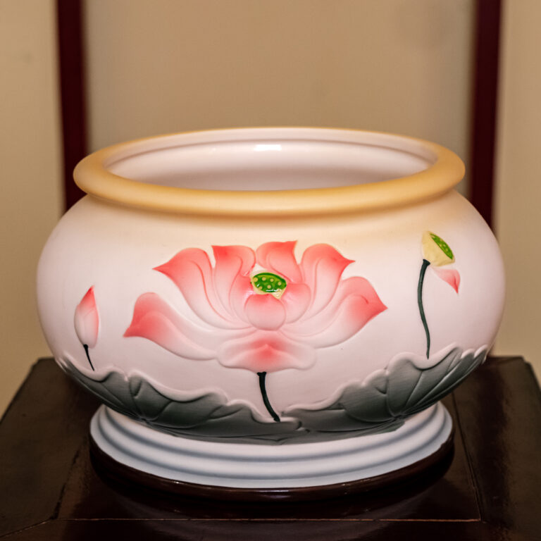 Trọn Bộ Đồ Thờ Gốm Hoa Sen Đỏ Nổi Trang Nghiêm Trọn Bộ Đồ Thờ Gốm Hoa Sen Đỏ Nổi Trang Nghiêm - Ảnh 2