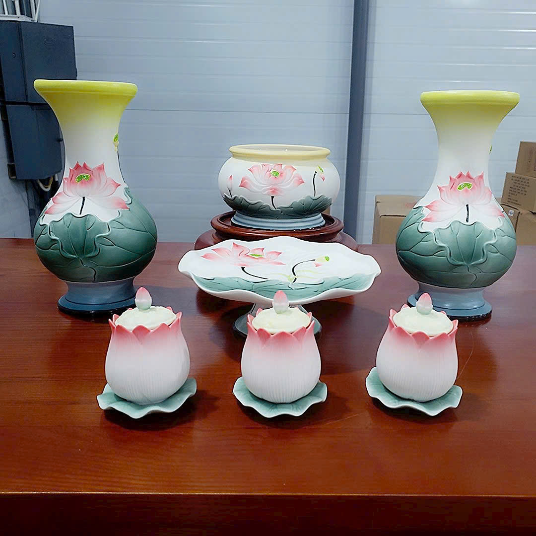 Trọn Bộ Đồ Thờ Gốm Hoa Sen Đỏ Nổi Trang Nghiêm Trọn Bộ Đồ Thờ Gốm Hoa Sen Đỏ Nổi Trang Nghiêm - Ảnh 6