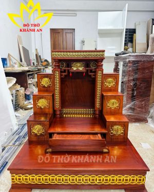 Ban thờ thần tài mái bằng cột xu gỗ hương đá